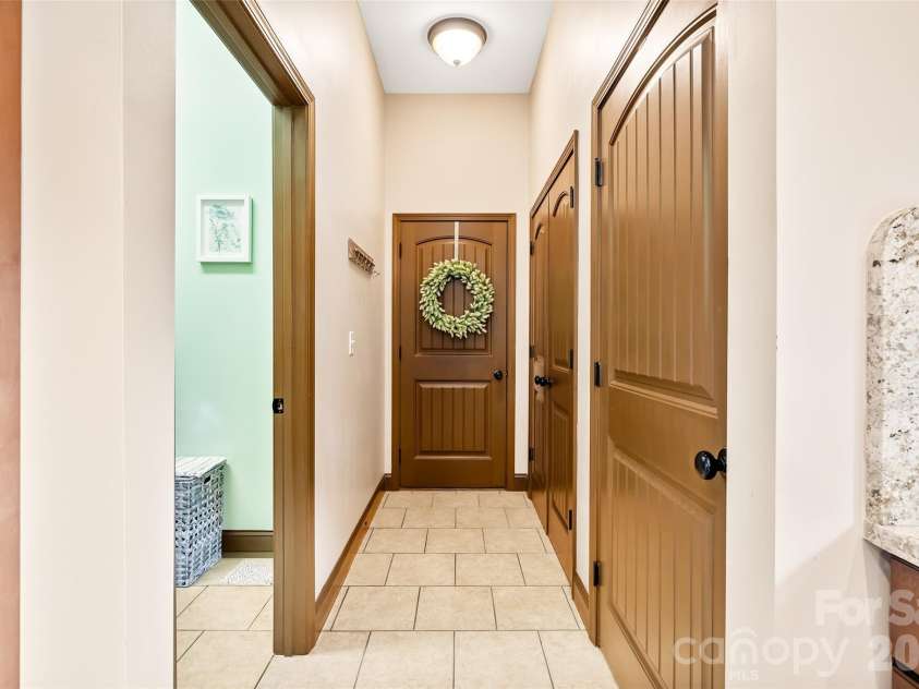 25 Ocaso Drive, Asheville, NC 28806.  MLS# CAR4401961, YatesRealty ID 49138. 
