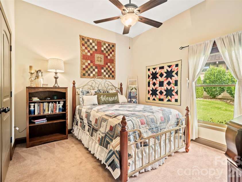 25 Ocaso Drive, Asheville, NC 28806.  MLS# CAR4401961, YatesRealty ID 49138. 