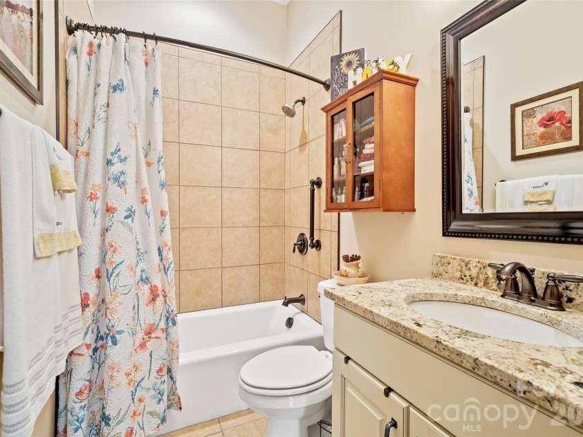 25 Ocaso Drive, Asheville, NC 28806.  MLS# CAR4401961, YatesRealty ID 49138. 
