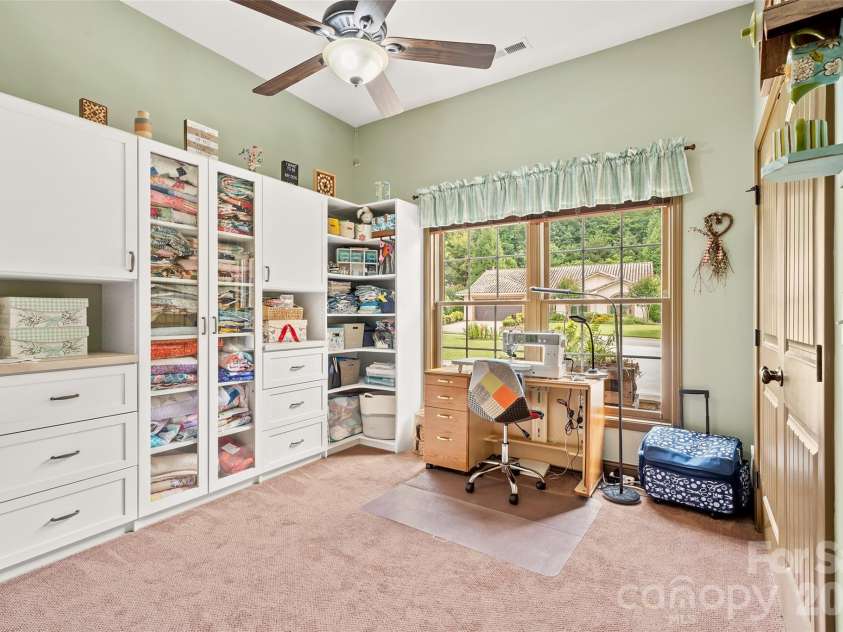 25 Ocaso Drive, Asheville, NC 28806.  MLS# CAR4401961, YatesRealty ID 49138. 