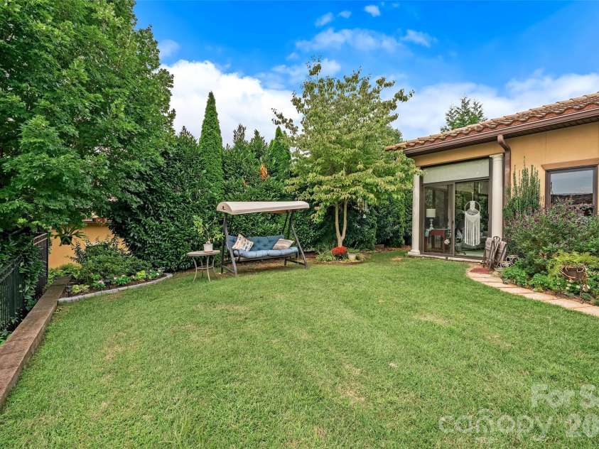 25 Ocaso Drive, Asheville, NC 28806.  MLS# CAR4401961, YatesRealty ID 49138. 