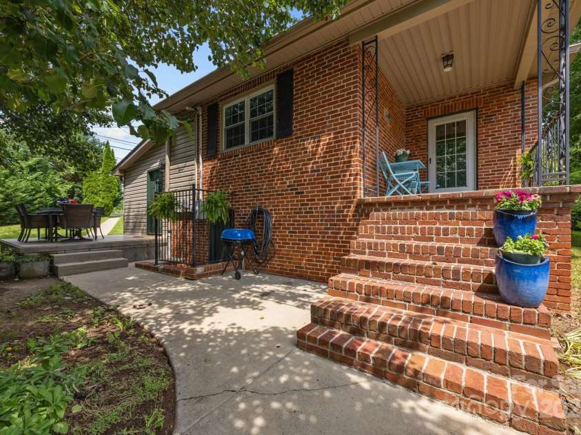 2 Enka Orchard Street, Candler, NC 28715.  MLS# CAR4270058, YatesRealty ID 4914. 