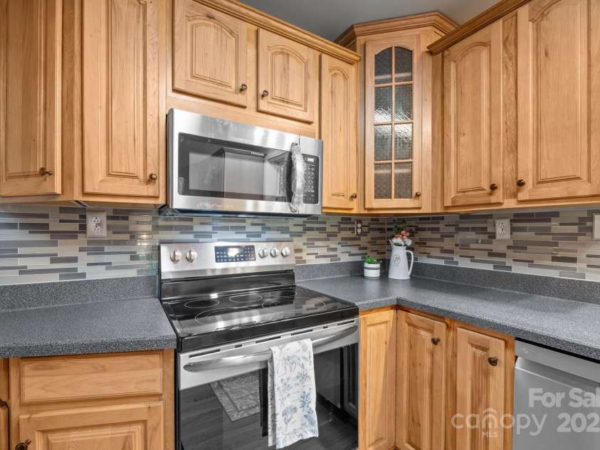 2 Enka Orchard Street, Candler, NC 28715.  MLS# CAR4270058, YatesRealty ID 4914. 