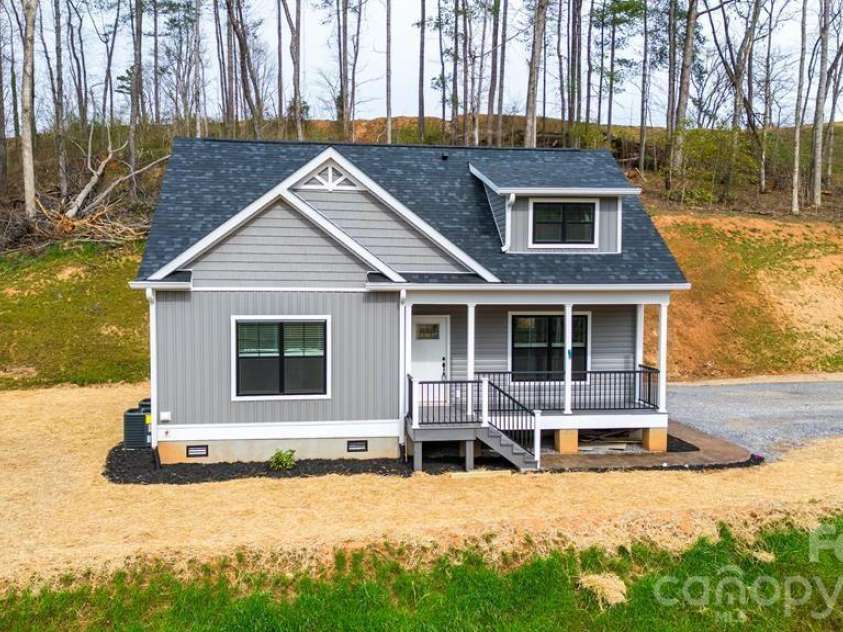 67 Patterson Drive, Dillsboro, NC 28725.  MLS# CAR4359654, YatesRealty ID 4914. 