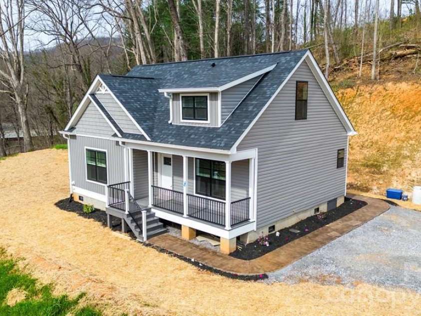 67 Patterson Drive, Dillsboro, NC 28725.  MLS# CAR4359654, YatesRealty ID 4914. 