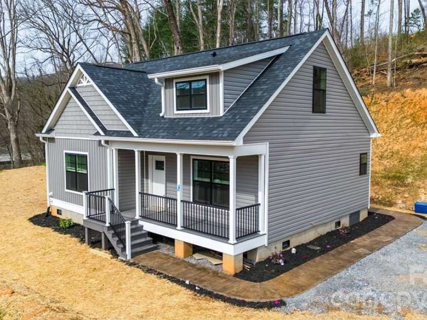 67 Patterson Drive, Dillsboro, NC 28725.  MLS# CAR4359654, YatesRealty ID 4914. 