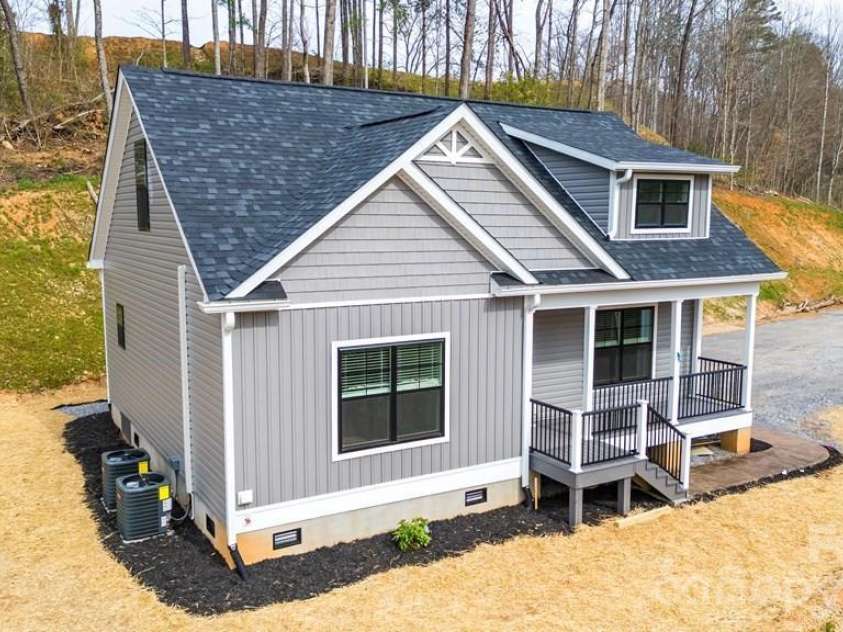 67 Patterson Drive, Dillsboro, NC 28725.  MLS# CAR4359654, YatesRealty ID 4914. 