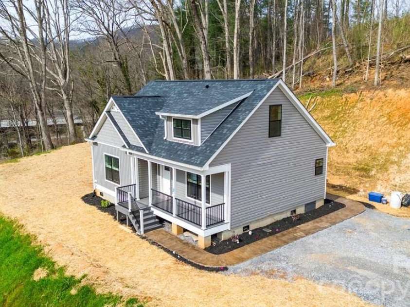 67 Patterson Drive, Dillsboro, NC 28725.  MLS# CAR4359654, YatesRealty ID 4914. 