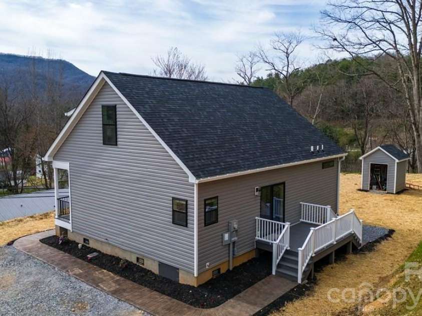 67 Patterson Drive, Dillsboro, NC 28725.  MLS# CAR4359654, YatesRealty ID 4914. 