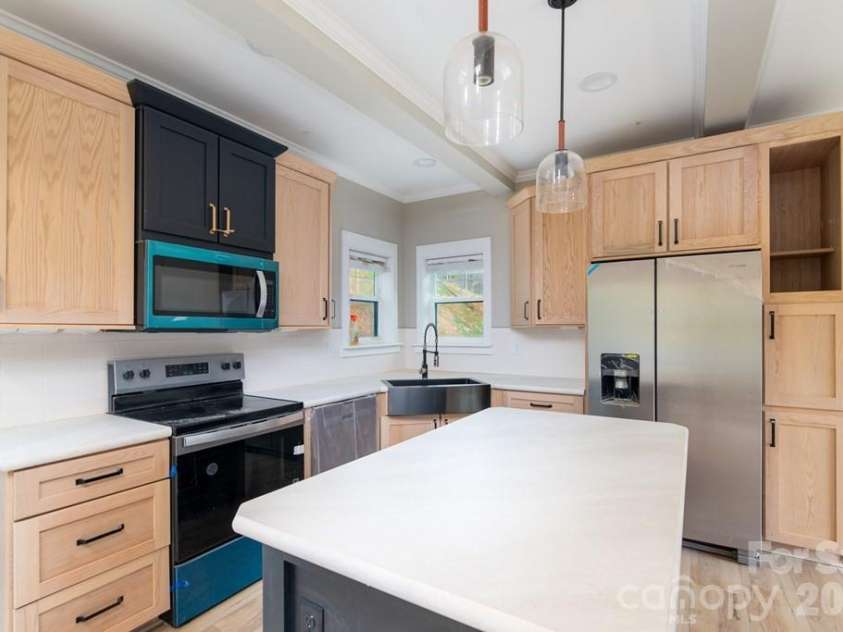 67 Patterson Drive, Dillsboro, NC 28725.  MLS# CAR4359654, YatesRealty ID 4914. 