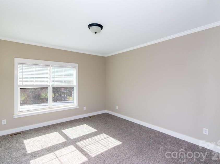 67 Patterson Drive, Dillsboro, NC 28725.  MLS# CAR4359654, YatesRealty ID 4914. 