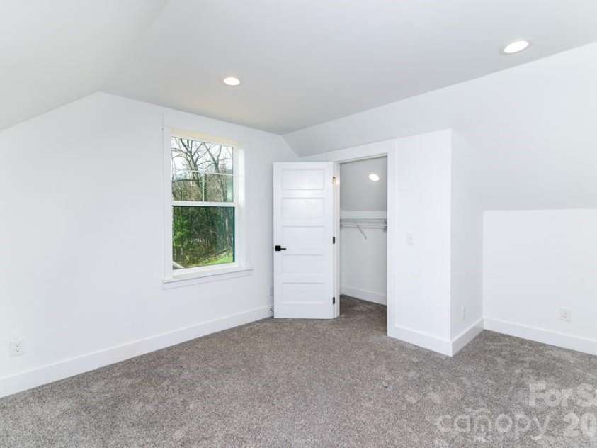 67 Patterson Drive, Dillsboro, NC 28725.  MLS# CAR4359654, YatesRealty ID 4914. 