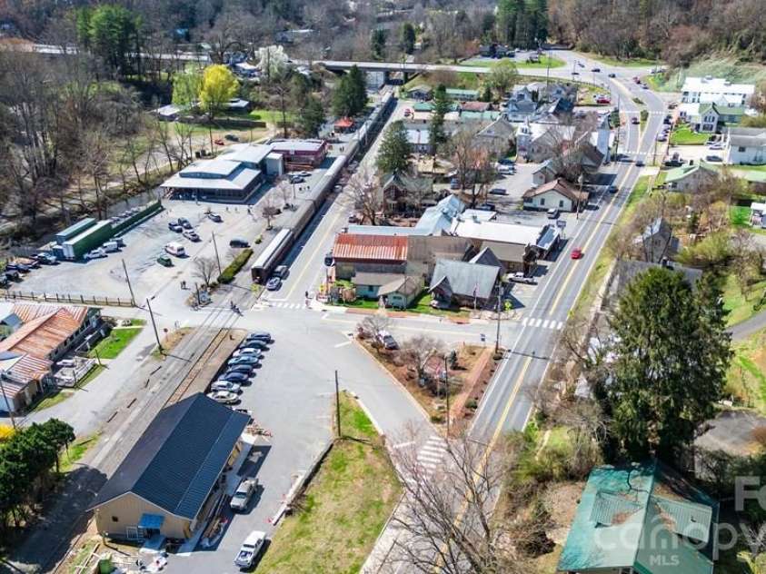 67 Patterson Drive, Dillsboro, NC 28725.  MLS# CAR4359654, YatesRealty ID 4914. 