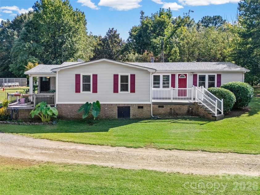 6215 Barclay Lane, Clover, SC 29710.  MLS# CAR4420602, YatesRealty ID 49141. 