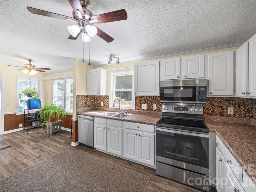 6215 Barclay Lane, Clover, SC 29710.  MLS# CAR4420602, YatesRealty ID 49141. 