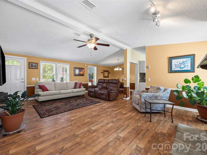 6215 Barclay Lane, Clover, SC 29710.  MLS# CAR4420602, YatesRealty ID 49141. 