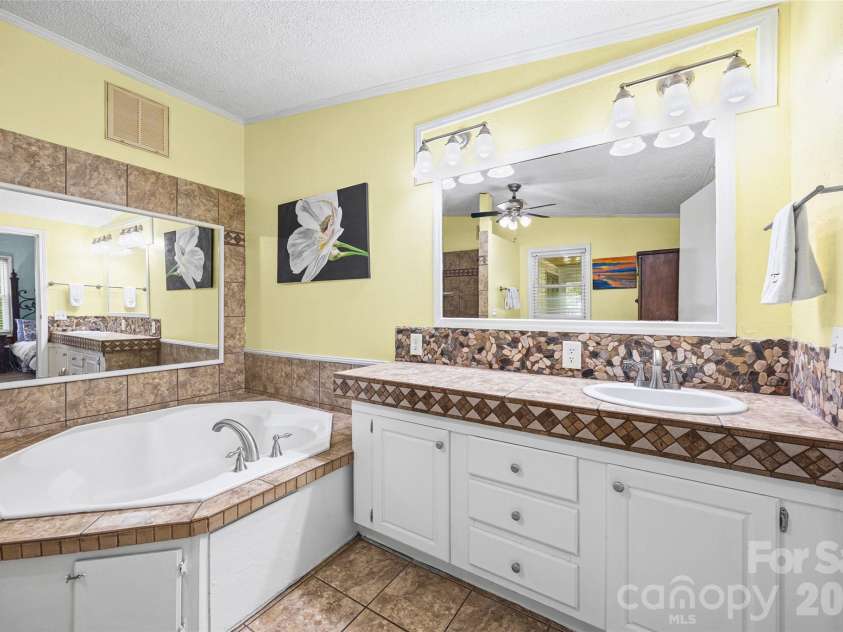 6215 Barclay Lane, Clover, SC 29710.  MLS# CAR4420602, YatesRealty ID 49141. 