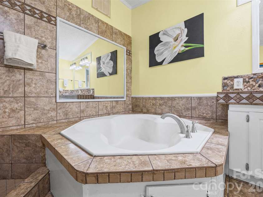 6215 Barclay Lane, Clover, SC 29710.  MLS# CAR4420602, YatesRealty ID 49141. 