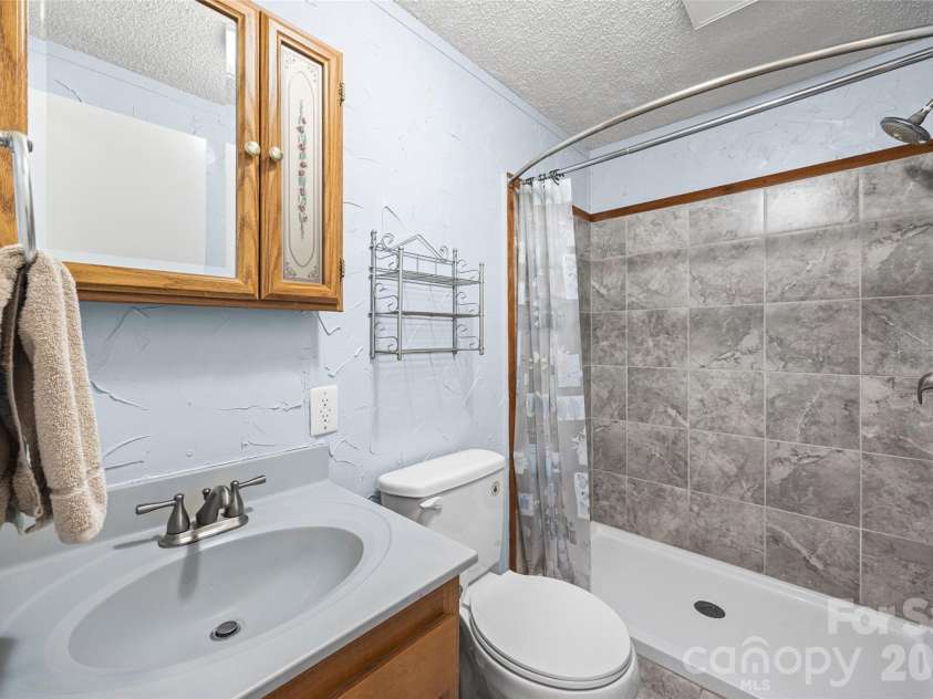 6215 Barclay Lane, Clover, SC 29710.  MLS# CAR4420602, YatesRealty ID 49141. 