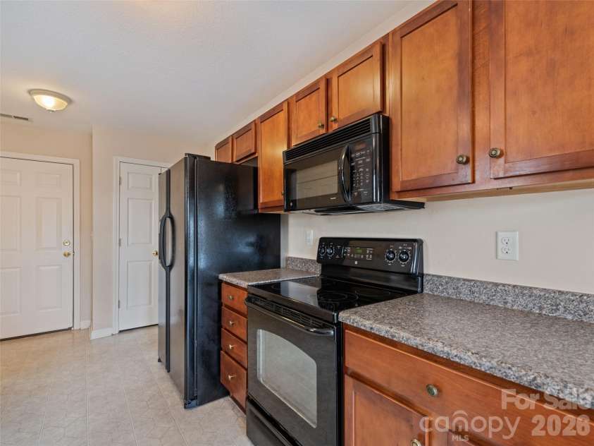 156 Chesire Way, Fletcher, NC 28732.  MLS# CAR4416313, YatesRealty ID 49142. 