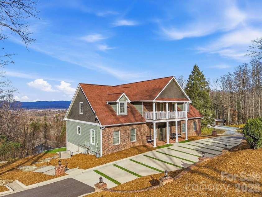 38 Sweetwater Oaks Drive, Fletcher, NC 28732.  MLS# CAR4421659, YatesRealty ID 49144. 