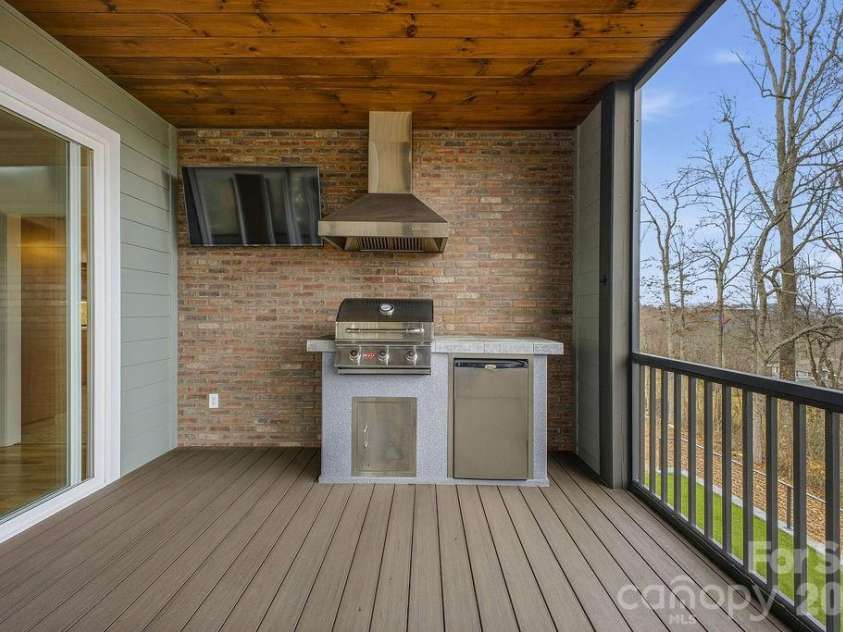 38 Sweetwater Oaks Drive, Fletcher, NC 28732.  MLS# CAR4421659, YatesRealty ID 49144. 