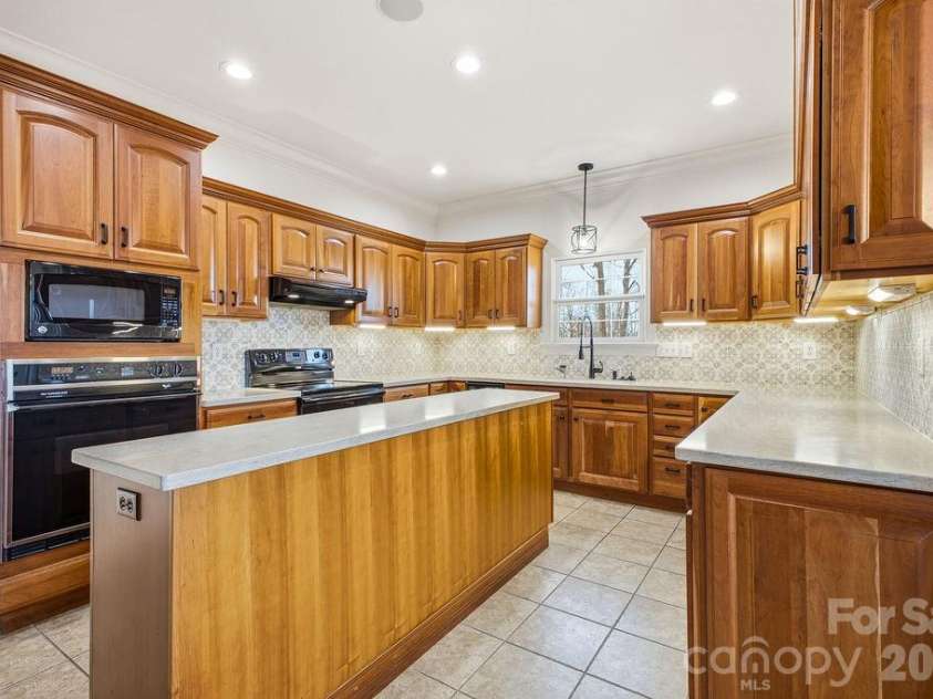 38 Sweetwater Oaks Drive, Fletcher, NC 28732.  MLS# CAR4421659, YatesRealty ID 49144. 