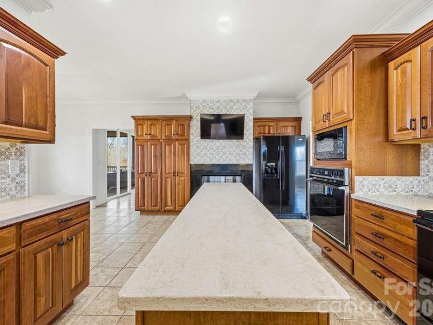 38 Sweetwater Oaks Drive, Fletcher, NC 28732.  MLS# CAR4421659, YatesRealty ID 49144. 