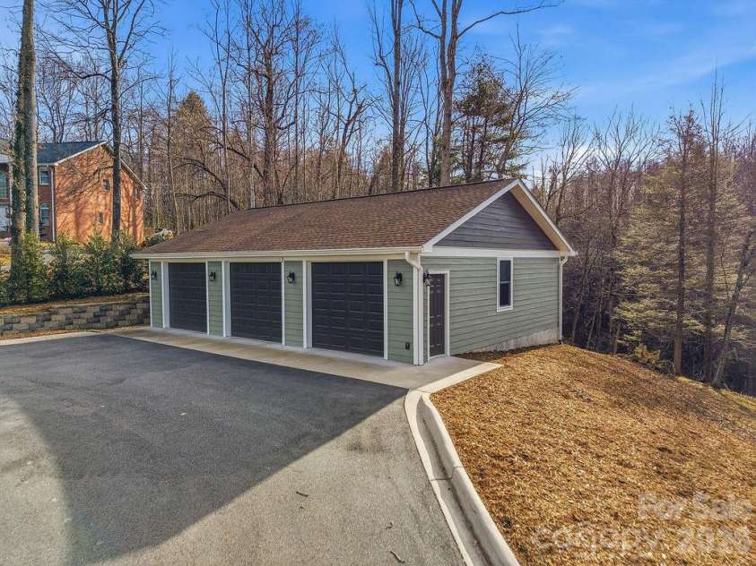 38 Sweetwater Oaks Drive, Fletcher, NC 28732.  MLS# CAR4421659, YatesRealty ID 49144. 