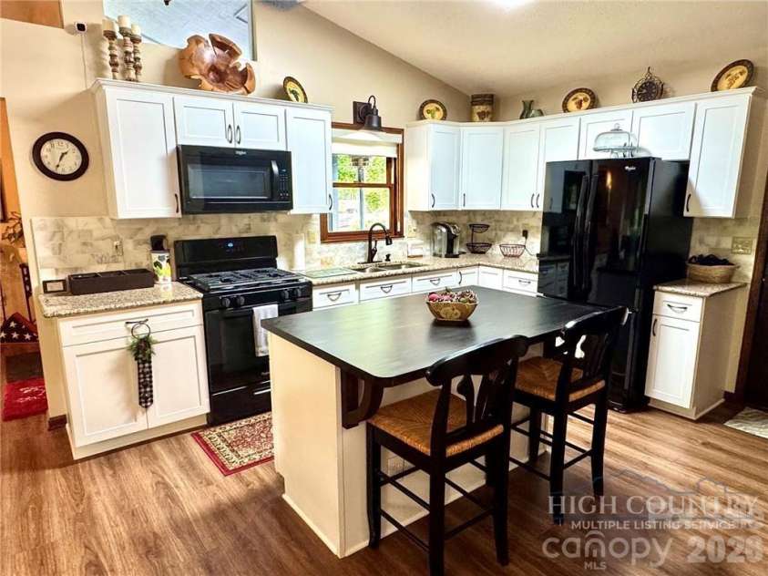 76 Whispering Pine Loop, Newland, NC 28657.  MLS# CAR4422053, YatesRealty ID 49149. 