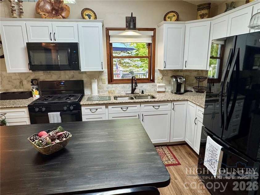 76 Whispering Pine Loop, Newland, NC 28657.  MLS# CAR4422053, YatesRealty ID 49149. 