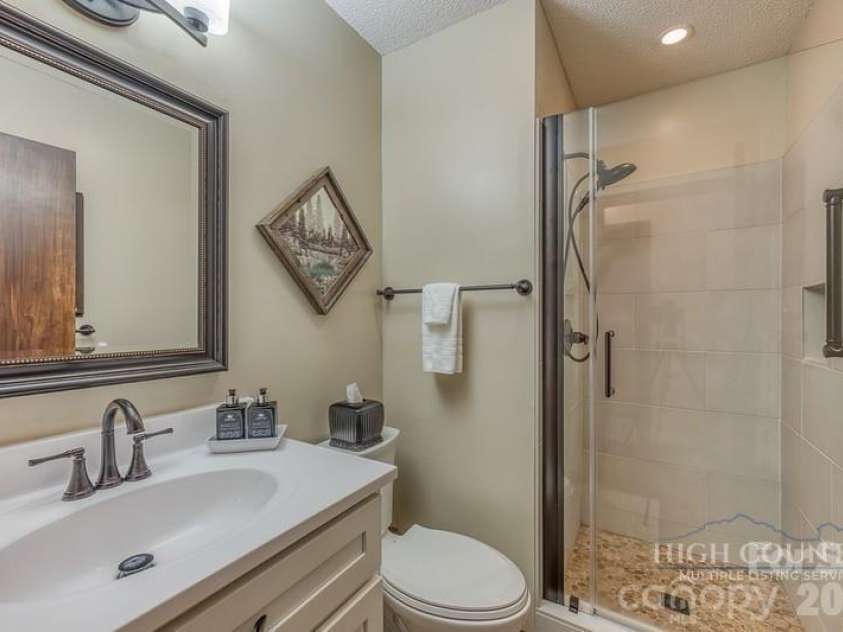 76 Whispering Pine Loop, Newland, NC 28657.  MLS# CAR4422053, YatesRealty ID 49149. 