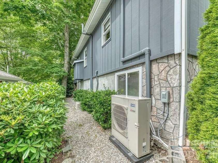 76 Whispering Pine Loop, Newland, NC 28657.  MLS# CAR4422053, YatesRealty ID 49149. 