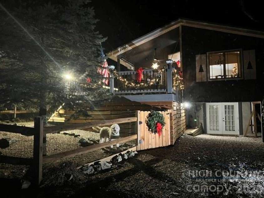 76 Whispering Pine Loop, Newland, NC 28657.  MLS# CAR4422053, YatesRealty ID 49149. 