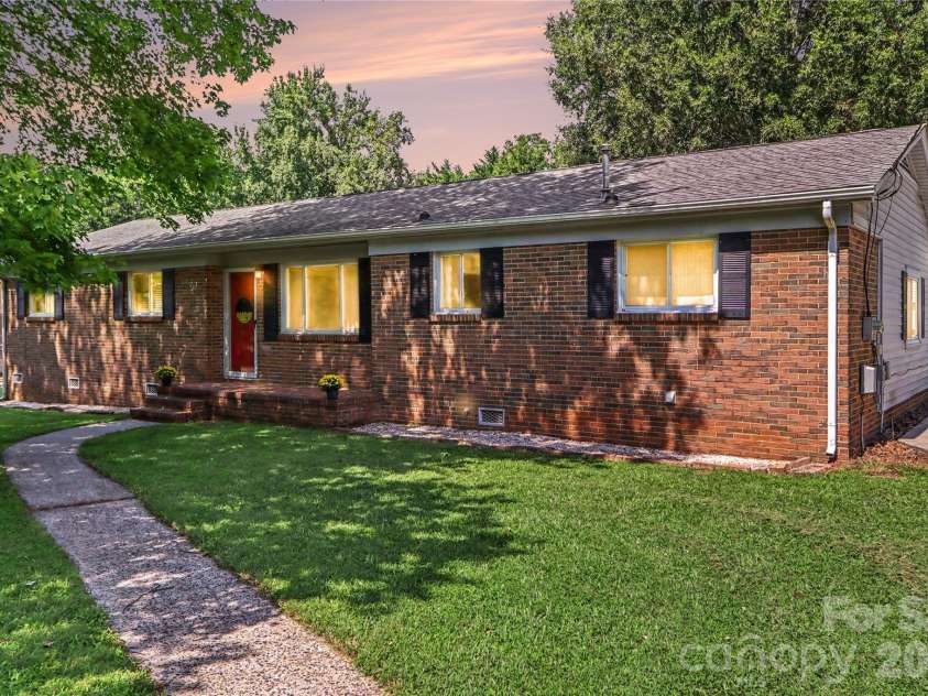 9909 Sunway Drive, Mint Hill, NC 28227.  MLS# CAR4420938, YatesRealty ID 49150. 