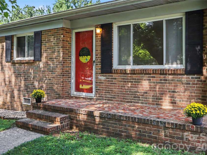 9909 Sunway Drive, Mint Hill, NC 28227.  MLS# CAR4420938, YatesRealty ID 49150. 