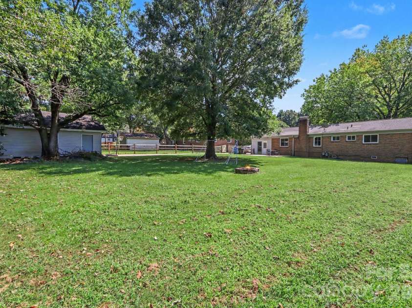 9909 Sunway Drive, Mint Hill, NC 28227.  MLS# CAR4420938, YatesRealty ID 49150. 