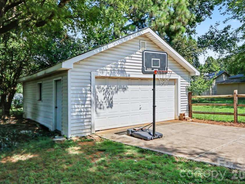 9909 Sunway Drive, Mint Hill, NC 28227.  MLS# CAR4420938, YatesRealty ID 49150. 