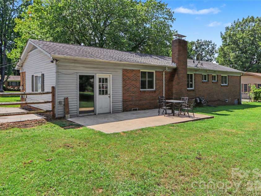 9909 Sunway Drive, Mint Hill, NC 28227.  MLS# CAR4420938, YatesRealty ID 49150. 