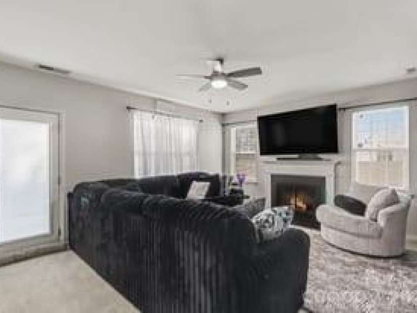 5616 Linda Vista Lane, Charlotte, NC 28216.  MLS# CAR4422055, YatesRealty ID 49151. 