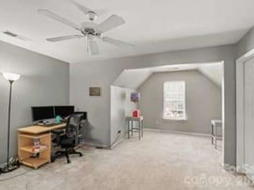 5616 Linda Vista Lane, Charlotte, NC 28216.  MLS# CAR4422055, YatesRealty ID 49151. 