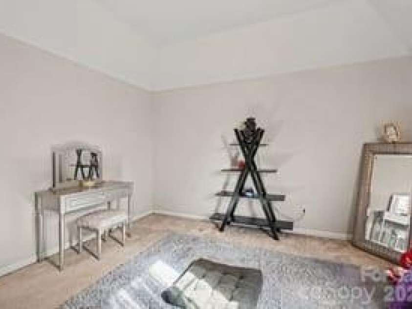 5616 Linda Vista Lane, Charlotte, NC 28216.  MLS# CAR4422055, YatesRealty ID 49151. 