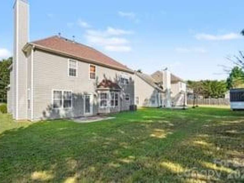 5616 Linda Vista Lane, Charlotte, NC 28216.  MLS# CAR4422055, YatesRealty ID 49151. 