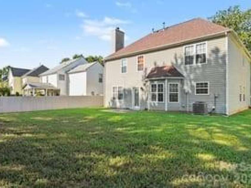 5616 Linda Vista Lane, Charlotte, NC 28216.  MLS# CAR4422055, YatesRealty ID 49151. 