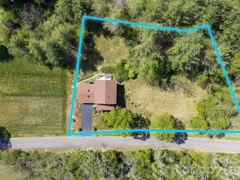 26 Macdougall Lane, Weaverville, NC 28787.  MLS# CAR4421796, YatesRealty ID 49155. Property Boundaries