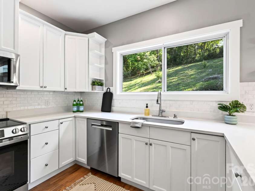 26 Macdougall Lane, Weaverville, NC 28787.  MLS# CAR4421796, YatesRealty ID 49155. Stainless Appliances