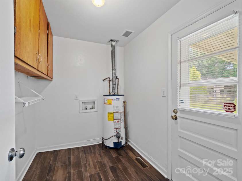 325 Prince Charles Street, Charlotte, NC 28213.  MLS# CAR4322077, YatesRealty ID 49155. 