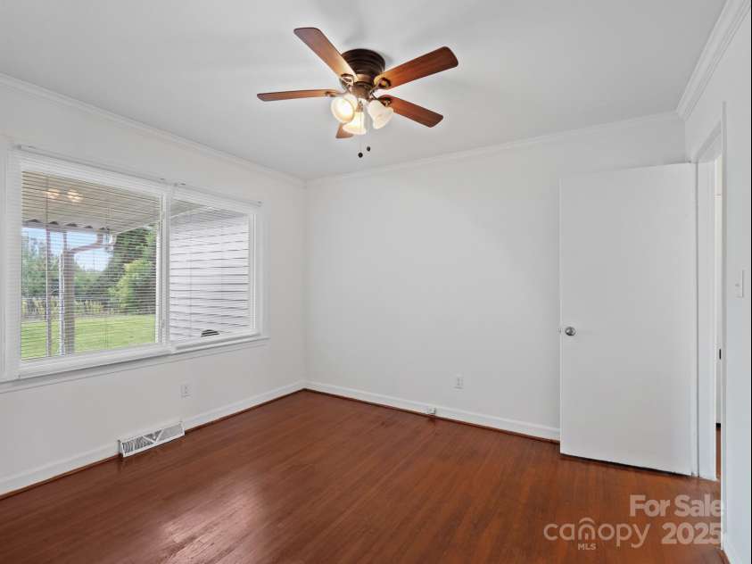 325 Prince Charles Street, Charlotte, NC 28213.  MLS# CAR4322077, YatesRealty ID 49155. 