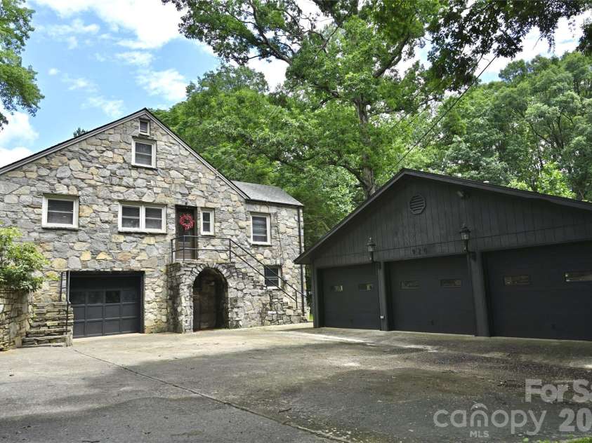 920 Sand Hill Road, Asheville, NC 28806.  MLS# CAR4422061, YatesRealty ID 49156. 