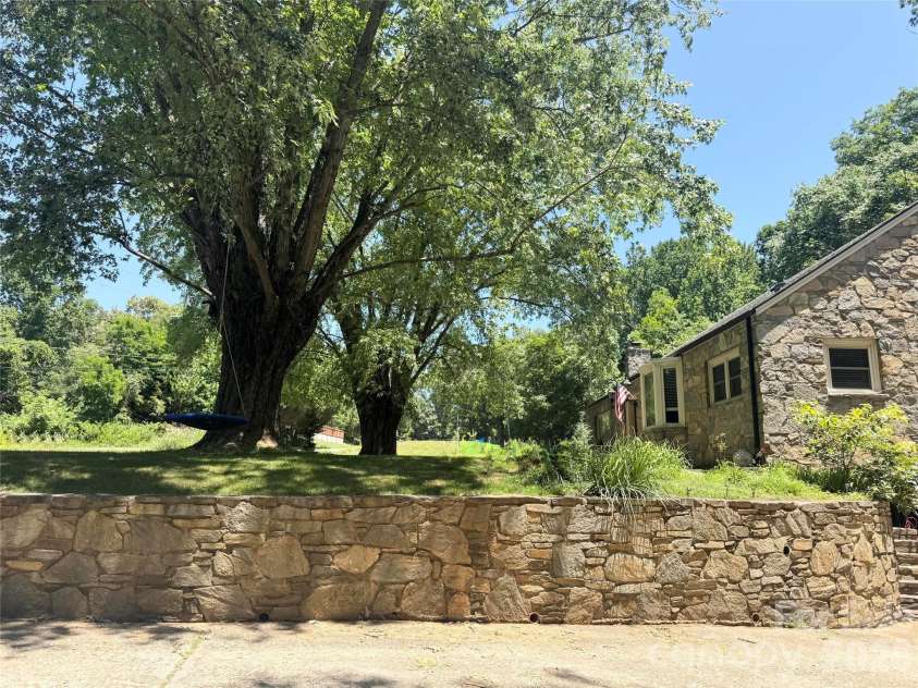 920 Sand Hill Road, Asheville, NC 28806.  MLS# CAR4422061, YatesRealty ID 49156. 